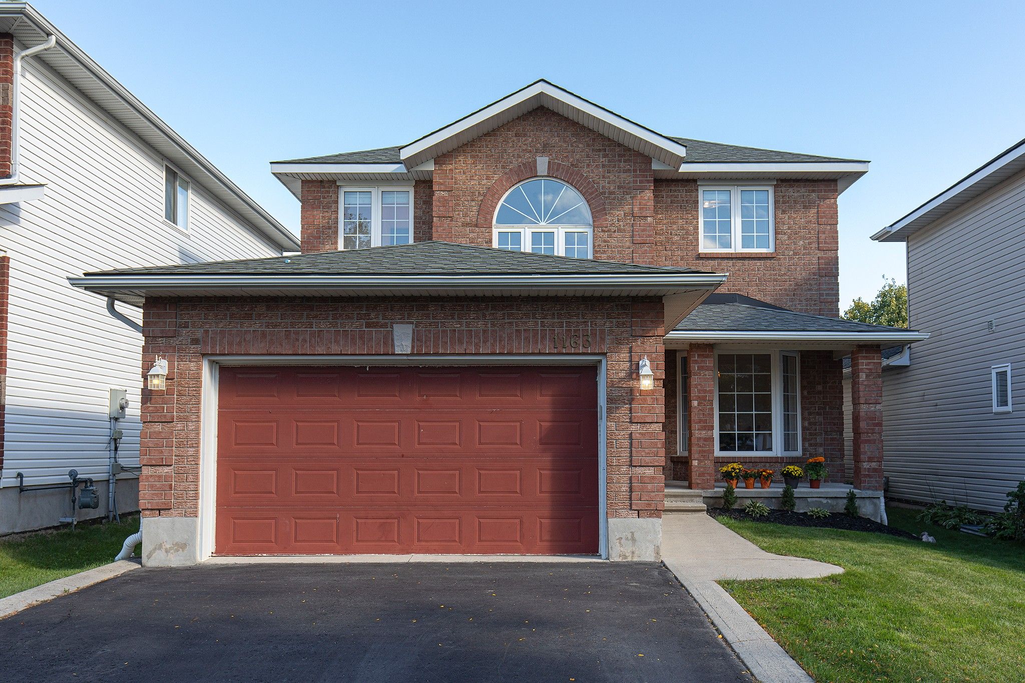Main Photo: 1163 Katharine Crescent in Kingston: House for sale : MLS®# 40172852