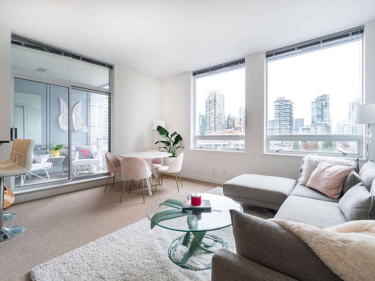Main Photo: 1106 638 BEACH CRESCENT in Vancouver: Yaletown Condo for sale (Vancouver West)  : MLS®# R2499986