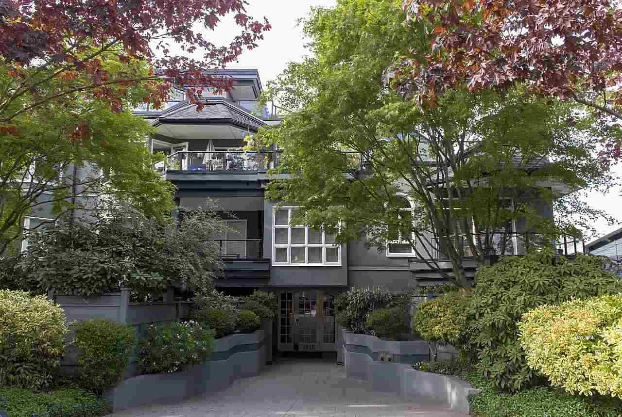 Main Photo: 102 1925 W 2ND Avenue in Vancouver: Kitsilano Condo for sale in "WINDGATE BEACHSIDE" (Vancouver West)  : MLS®# R2433264