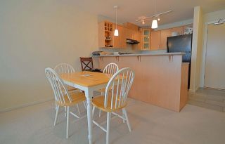 Photo 6: 304 3148 ST JOHNS Street in Port Moody: Port Moody Centre Condo for sale in "SONRISA" : MLS®# R2169033