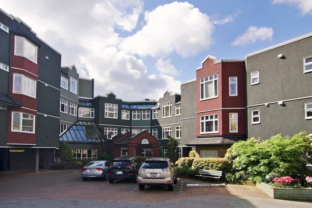 Main Photo: 201 121 W 29TH Street in North Vancouver: Upper Lonsdale Condo for sale in "Somerset Green" : MLS®# R2066610