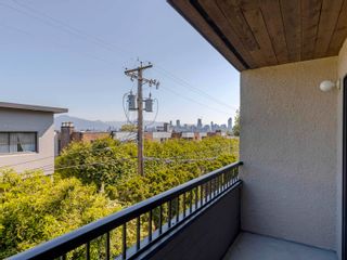 Photo 3: 305 2475 YORK Avenue in Vancouver: Kitsilano Condo for sale in "York West" (Vancouver West)  : MLS®# R2782228