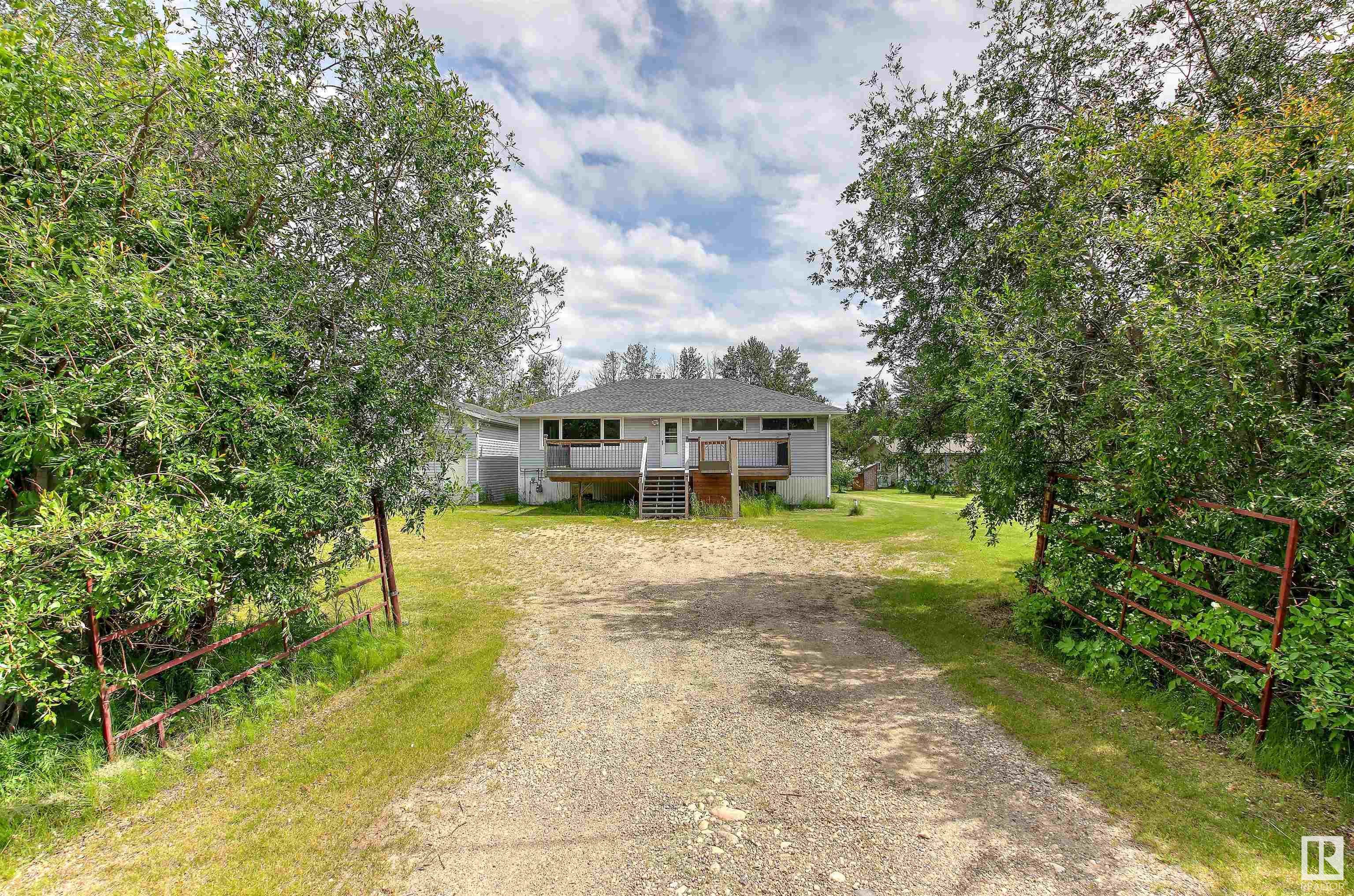 Main Photo: 6 4325 LAKESHORE Road: Rural Parkland County House for sale : MLS®# E4301675