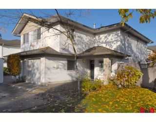 Photo 1: 301 16233 82ND Avenue in Surrey: Fleetwood Tynehead Townhouse for sale in "THE ORCHARDS" : MLS®# F2728086