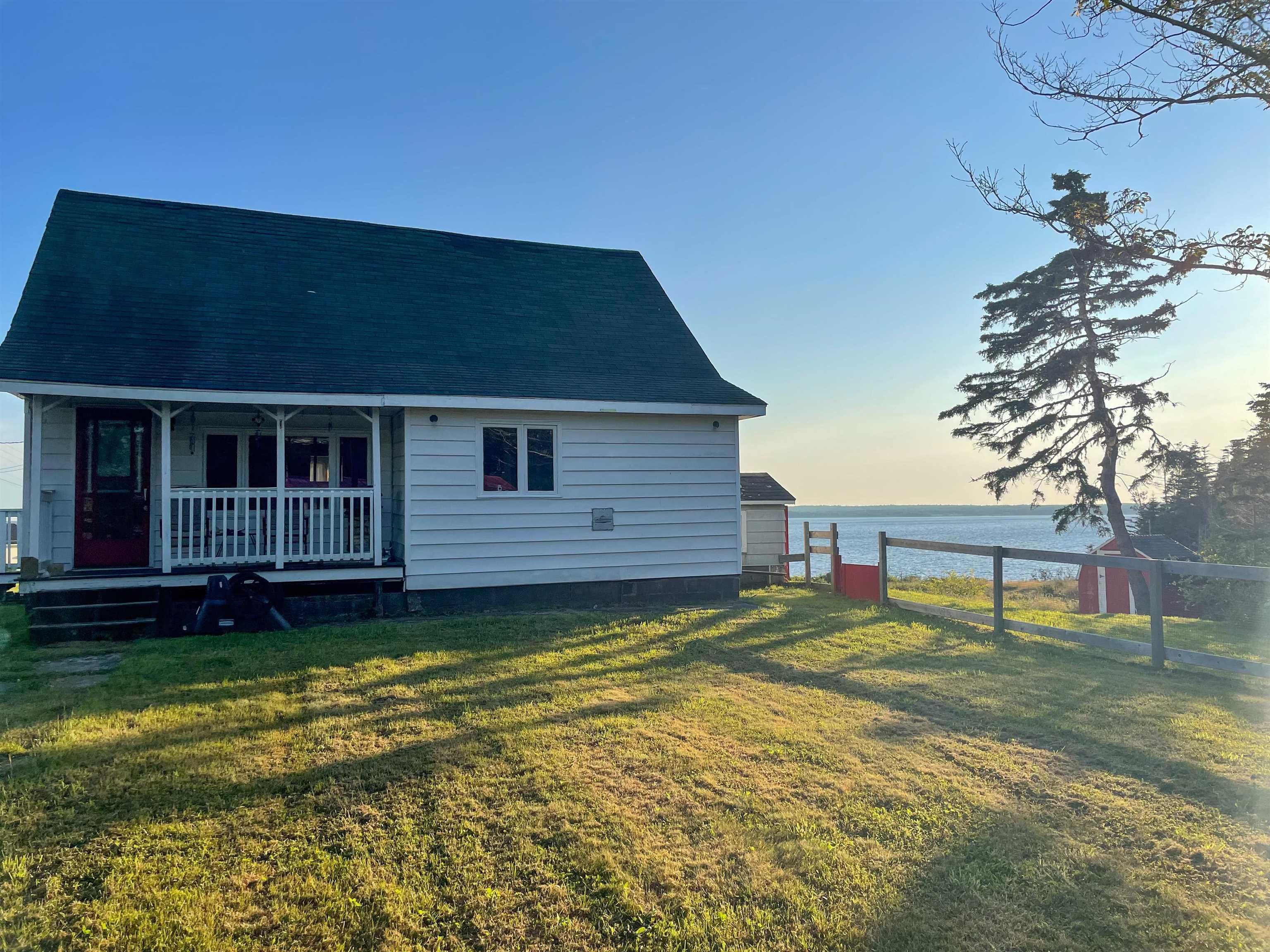 Main Photo: 18 Slipway Road in West Green Harbour: 407-Shelburne County Residential for sale (South Shore)  : MLS®# 202217487