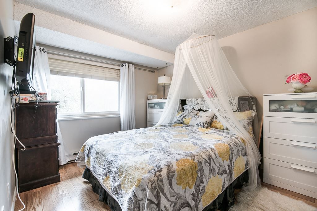 Photo 18: Photos: 3472 NAIRN Avenue in Vancouver: Champlain Heights Townhouse for sale in "COUNTRY LANE" (Vancouver East)  : MLS®# R2358449