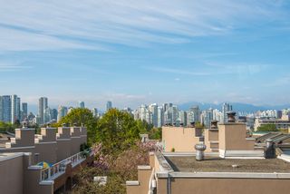 Photo 2: 23 795 W 8TH Avenue in Vancouver: Fairview VW Townhouse for sale in "DOVER COURT" (Vancouver West)  : MLS®# R2457753