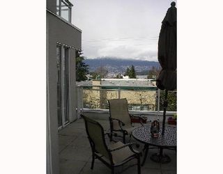 Photo 6: 326 1979 YEW Street in Vancouver: Kitsilano Condo for sale in "CAPERS BUILDING" (Vancouver West)  : MLS®# V697069