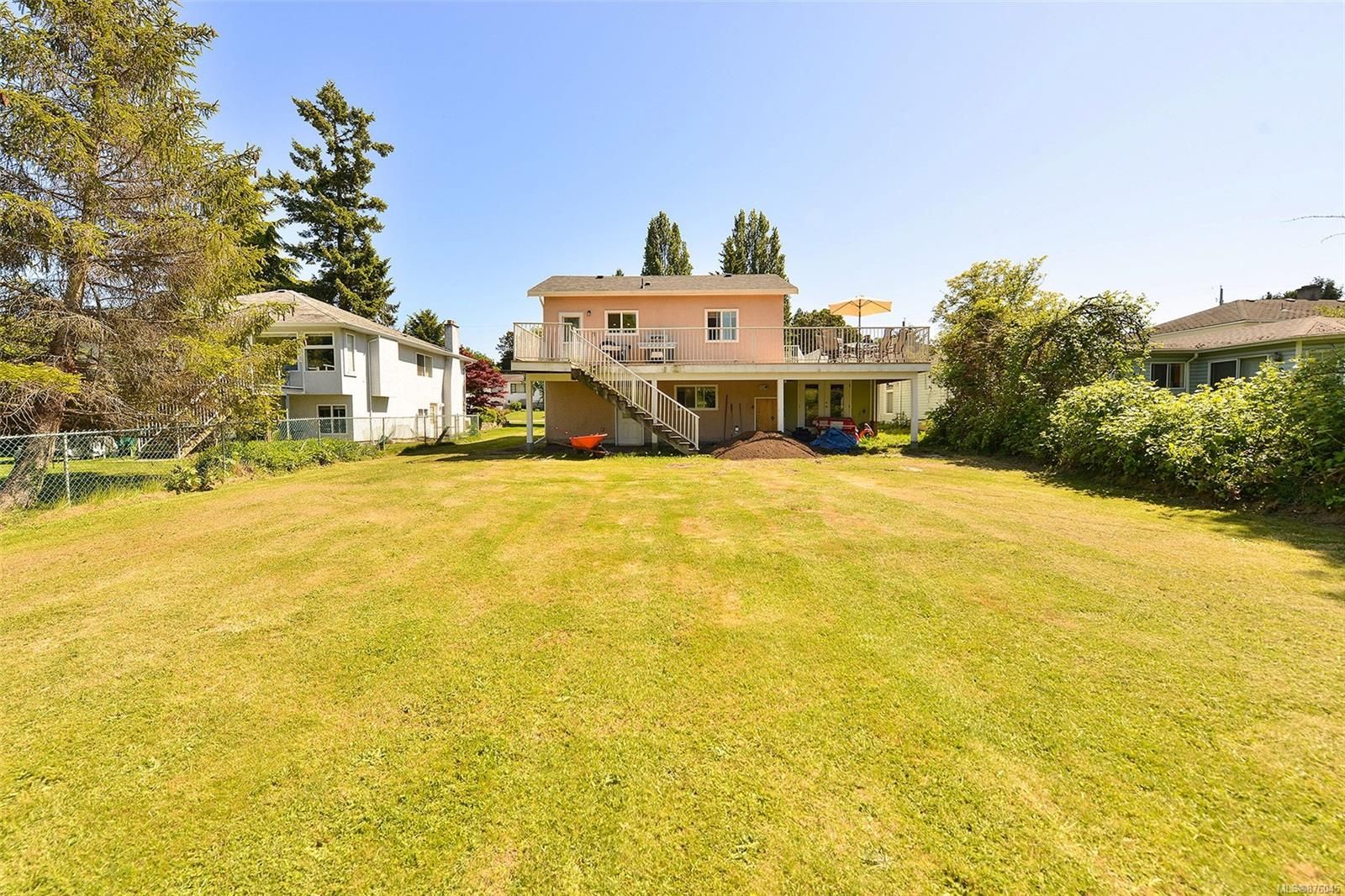Main Photo: 914 DUNN Ave in Saanich: SE Swan Lake House for sale (Saanich East)  : MLS®# 876045