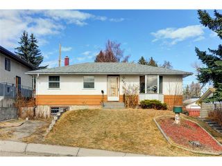 Photo 1: 920 30 Avenue NW in Calgary: Cambrian Heights House for sale : MLS®# C3650159