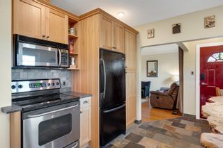 Photo 10: 3842 Rowland Ave in Saanich: SW Tillicum House for sale (Saanich West)  : MLS®# 915384