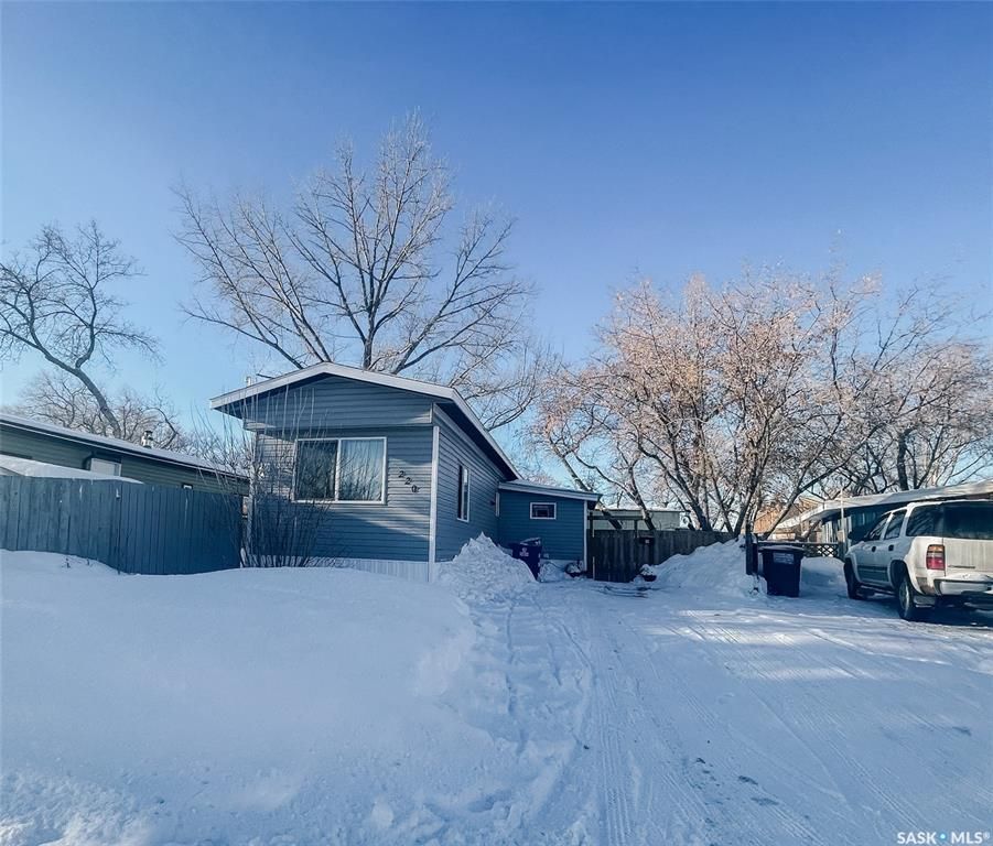 Main Photo: 220 1524 Rayner Avenue in Saskatoon: Sutherland Residential for sale : MLS®# SK916198