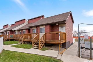 Photo 1: 45 331 Pendygrasse Road in Saskatoon: Fairhaven Residential for sale : MLS®# SK951710