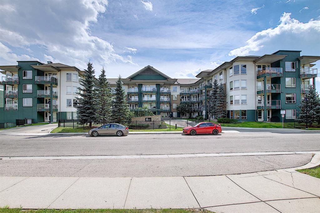 Main Photo: 230 3111 34 Avenue NW in Calgary: Varsity Apartment for sale : MLS®# A1135196