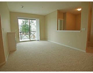 Photo 3: 307 2336 WHYTE Avenue in Port_Coquitlam: Central Pt Coquitlam Condo for sale in "CENTREPOINTE" (Port Coquitlam)  : MLS®# V708666