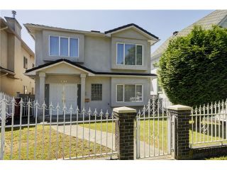 Photo 1: 818 E 20TH Avenue in Vancouver: Fraser VE House for sale in "FRASER" (Vancouver East)  : MLS®# V1069306