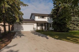 Photo 1: 35 Edelweiss Crescent in Winnipeg: North Kildonan Residential for sale (3F)  : MLS®# 202321737