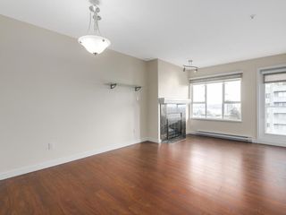 Photo 2: 402 111 W 5TH Street in North Vancouver: Lower Lonsdale Condo for sale in "CARMEL PLACE II" : MLS®# R2144566