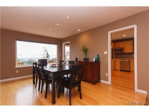 Photo 7: Photos: 808 Bexhill Pl in VICTORIA: Co Triangle House for sale (Colwood)  : MLS®# 628092
