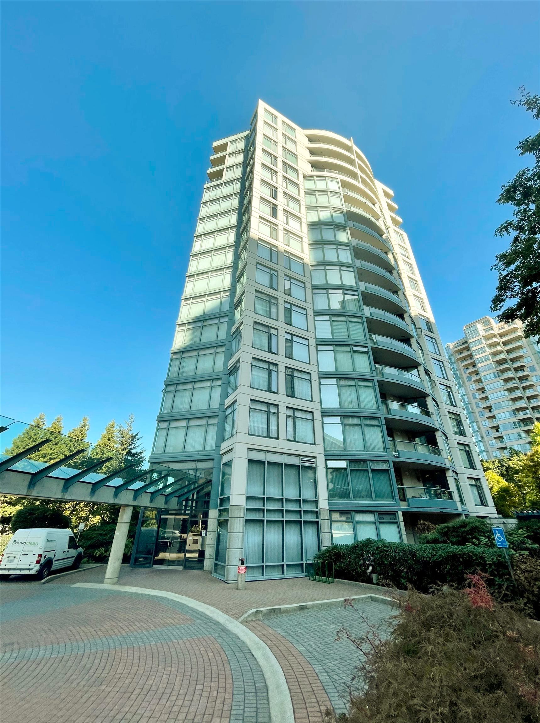 Main Photo: 1005 4567 HAZEL Street in Burnaby: Forest Glen BS Condo for sale (Burnaby South)  : MLS®# R2833572