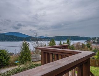 Photo 16: 588 N FLETCHER Road in Gibsons: Gibsons & Area House for sale (Sunshine Coast)  : MLS®# R2254074