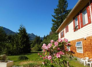 Photo 4: 13 rooms Motel for sale BC, North Island - $799,999: Commercial for sale : MLS®# 882187