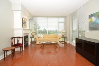 Photo 5: 501 15445 VINE Avenue: White Rock Condo for sale in "SHEARWATER RESIDENCES" (South Surrey White Rock)  : MLS®# R2886597
