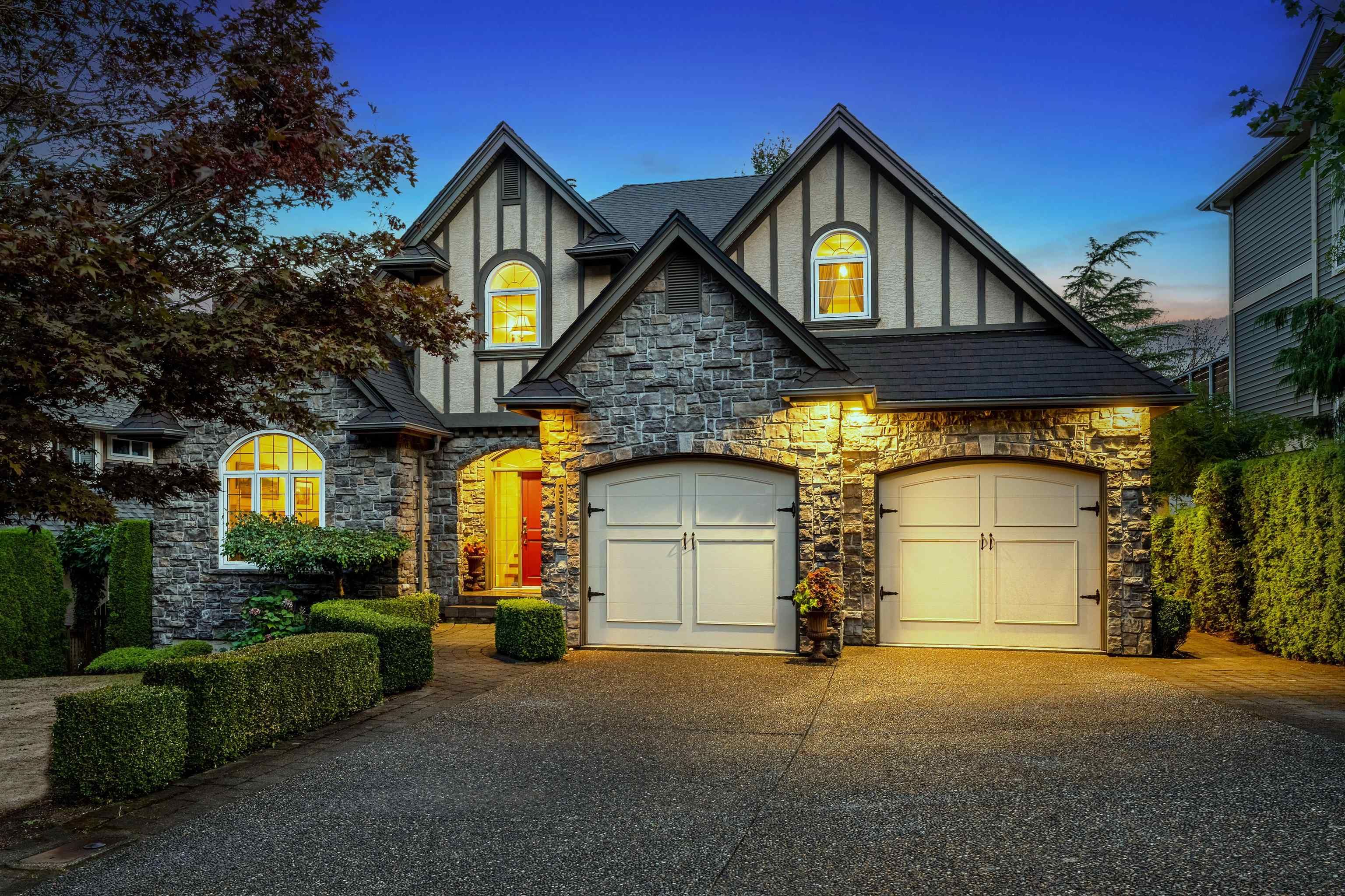 Main Photo: 35818 GRAYSTONE Drive in Abbotsford: Abbotsford East House for sale : MLS®# R2725679