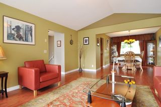 Photo 3: 2807 RAMBLER WAY in Coquitlam: Scott Creek House for sale : MLS®# R2178709