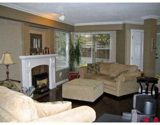 Photo 4: 13900 HYLAND Road in Surrey: East Newton Townhouse for sale in "HYLAND GROVE" : MLS®# F2626438