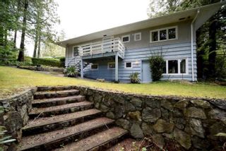 Photo 3: 414 E CARISBROOKE Road in North Vancouver: Upper Lonsdale House for sale : MLS®# R2556019