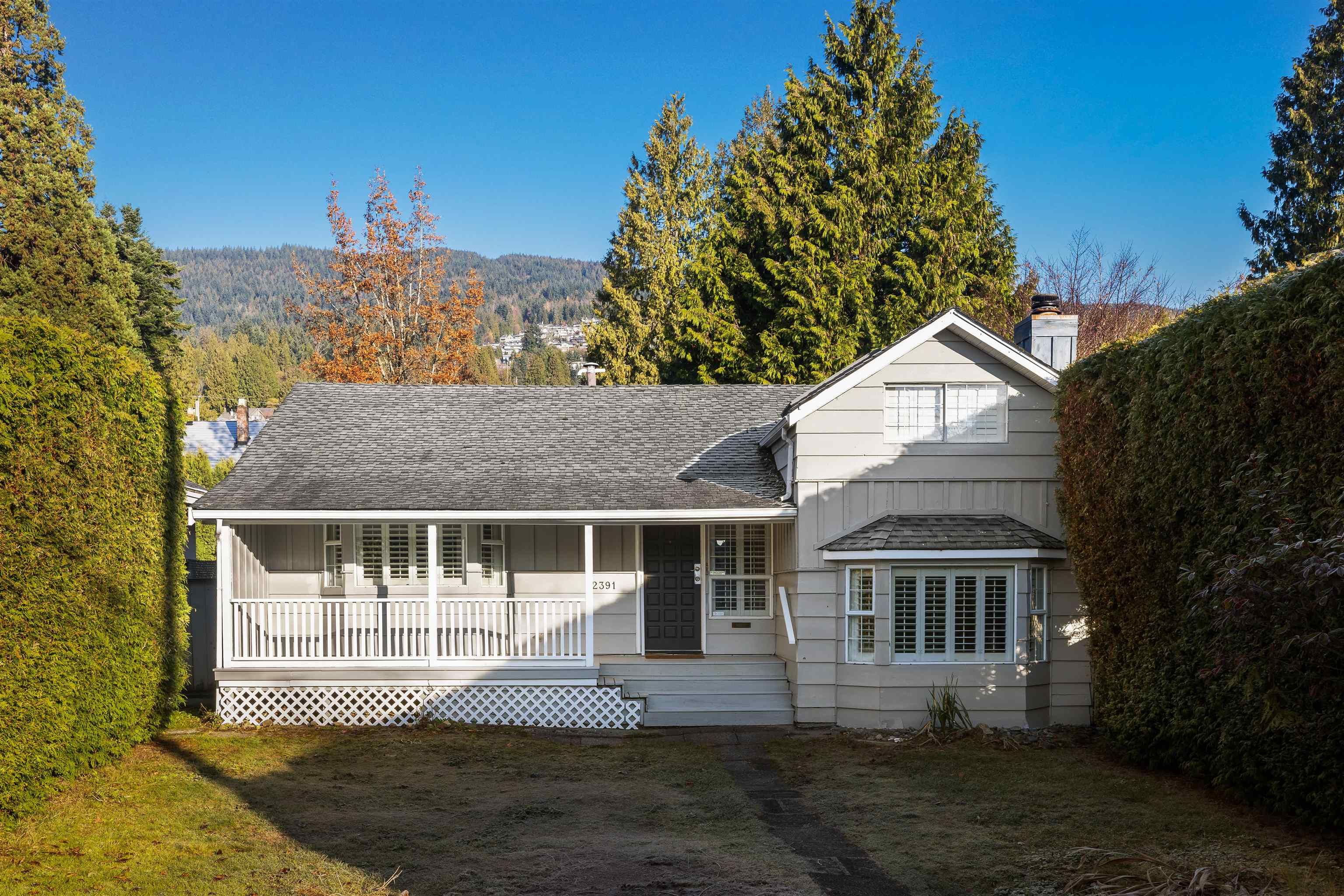 Main Photo: 2391 KINGS Avenue in West Vancouver: Dundarave House for sale : MLS®# R2841798