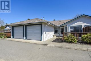 Photo 1: 8 1755 Willemar Ave in Courtenay: House for sale : MLS®# 930316