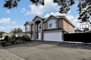 Photo 2: 6830 CLEVEDON Drive in Surrey: West Newton House for sale : MLS®# R2657109