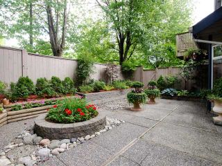 Photo 3: 47 1195 FALCON Drive in Coquitlam: Eagle Ridge CQ Townhouse for sale in "Courtyards" : MLS®# V1012695