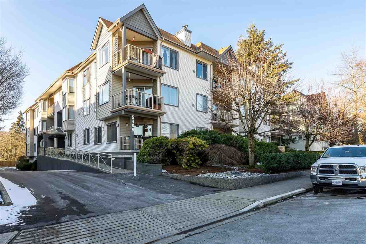 Main Photo: 107 5489 201 STREET in : Langley City Condo for sale : MLS®# R2339169