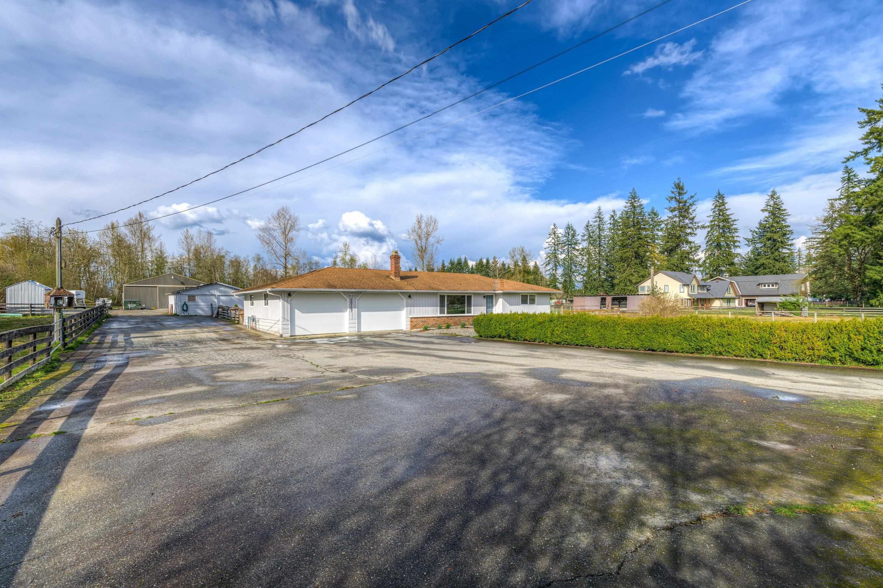 Main Photo: 26167 64 Avenue in Langley: County Line Glen Valley House for sale : MLS®# R2678223