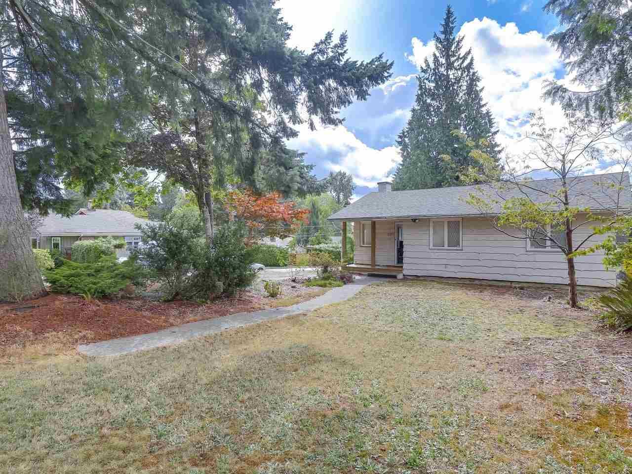 Main Photo: 893 E 13TH Street in North Vancouver: Boulevard House for sale in "Boulevard" : MLS®# R2209399