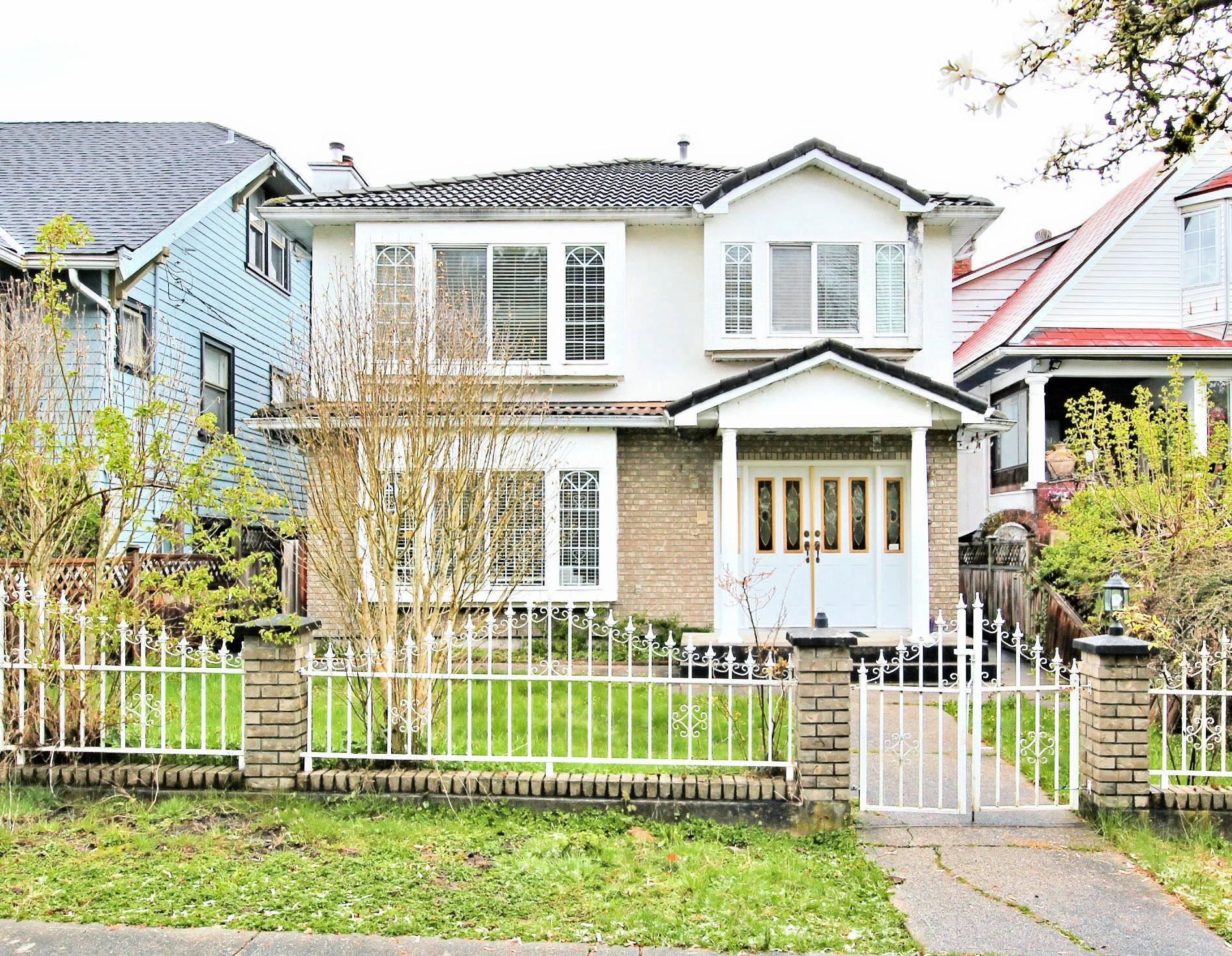 Main Photo: 3315 CHARLES Street in Vancouver: Renfrew VE House for sale (Vancouver East)  : MLS®# R2677167
