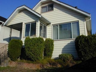 Photo 3: 837 E KING EDWARD AVENUE in Vancouver East: Fraser VE House for sale ()  : MLS®# V1032507