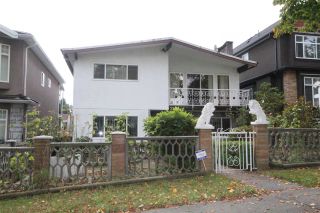 Photo 2: 3326 E 2ND Avenue in Vancouver: Renfrew VE House for sale (Vancouver East)  : MLS®# R2509974