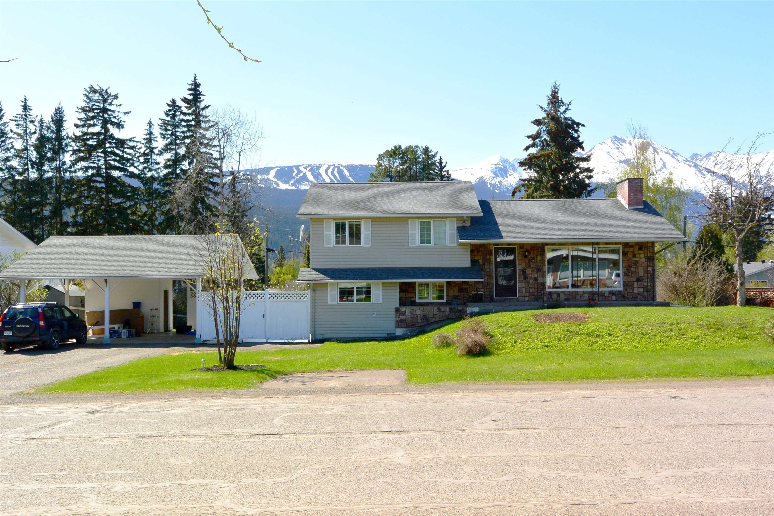 Main Photo: 3849 13TH Avenue in Smithers: Smithers - Town House for sale in "Hill Section" (Smithers And Area)  : MLS®# R2777457