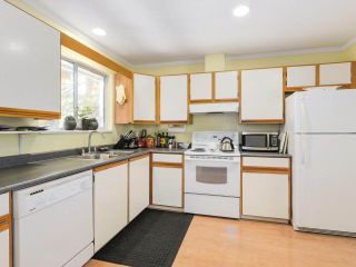 Photo 14: 2232 MADRONA Place in Surrey: King George Corridor House for sale in "West of King George" (South Surrey White Rock)  : MLS®# R2202364