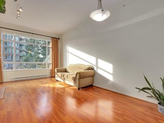 Photo 5: 424 5735 HAMPTON Place in Vancouver: University VW Condo for sale in "THE BRISTOL" (Vancouver West)  : MLS®# R2872542