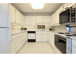 Photo 7: # 67 2212 FOLKESTONE WY in West Vancouver: Panorama Village Condo for sale : MLS®# V966303