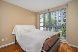 Photo 9: 414 939 HOMER Street in Vancouver: Yaletown Condo for sale in "The Pinnacle" (Vancouver West)  : MLS®# R2799054