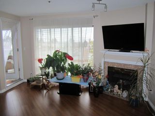 Photo 2: 318 6939 GILLEY Avenue in Burnaby: Highgate Condo for sale in "VENTURA PLACE" (Burnaby South)  : MLS®# R2103318