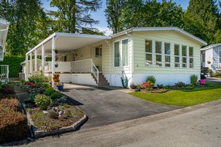 Photo 1: 2 13507 81 Avenue in Surrey: Queen Mary Park Surrey Manufactured Home for sale in "Park Boulevard Estates" : MLS®# R2460822