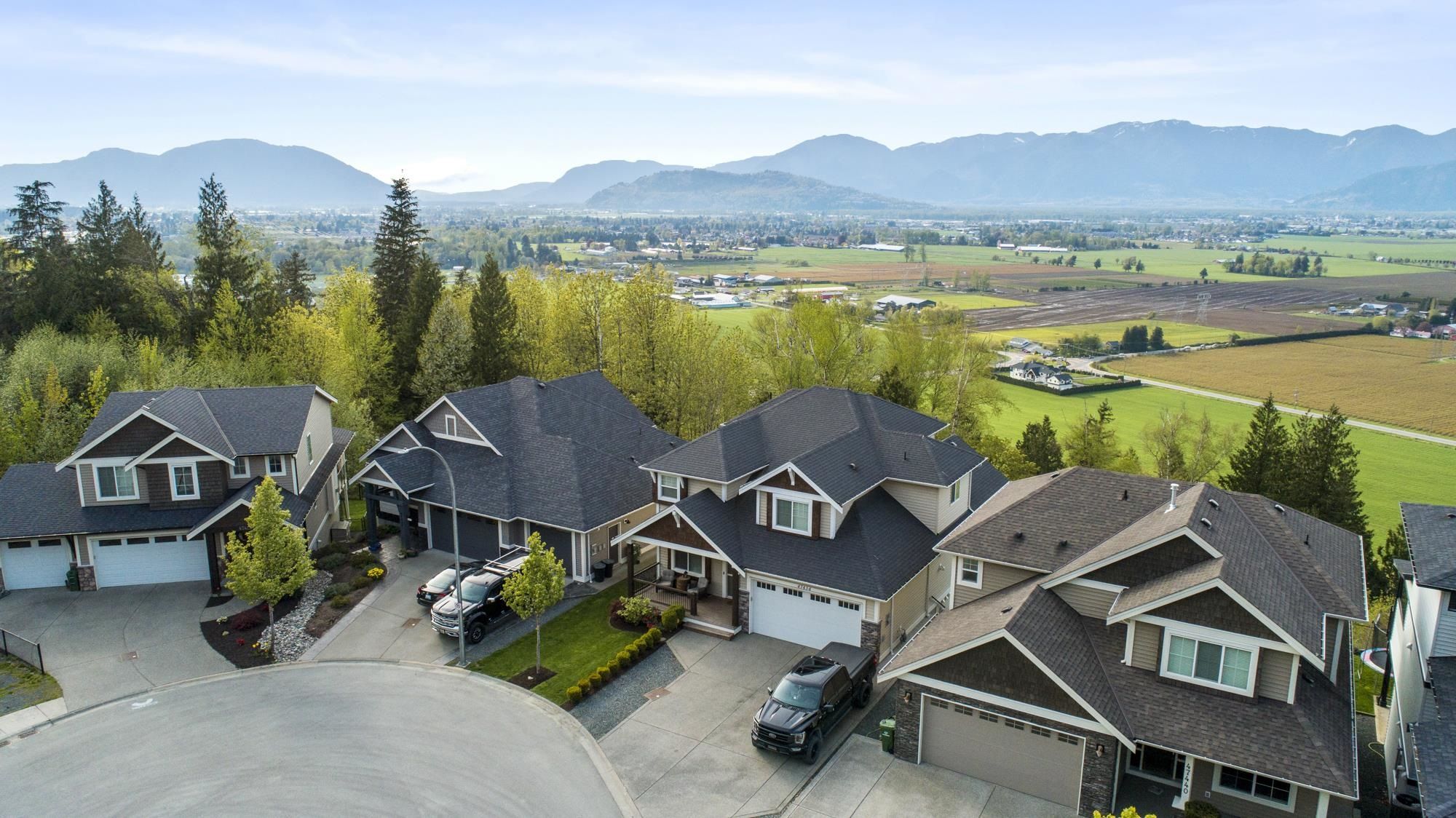 Main Photo: 47434 WITTENBERG Place in Chilliwack: Promontory House for sale in "JINKERSON VISTAS" (Sardis)  : MLS®# R2684598