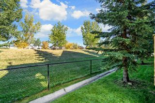 Photo 5: 136 Everridge Gardens SW in Calgary: Evergreen Row/Townhouse for sale : MLS®# A1259244